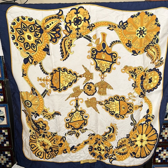 RARE HERMES x KARIN SWILDENS gorgeous silk, CENDRILLION square scarf 1970s w/box - Picture 2 of 11